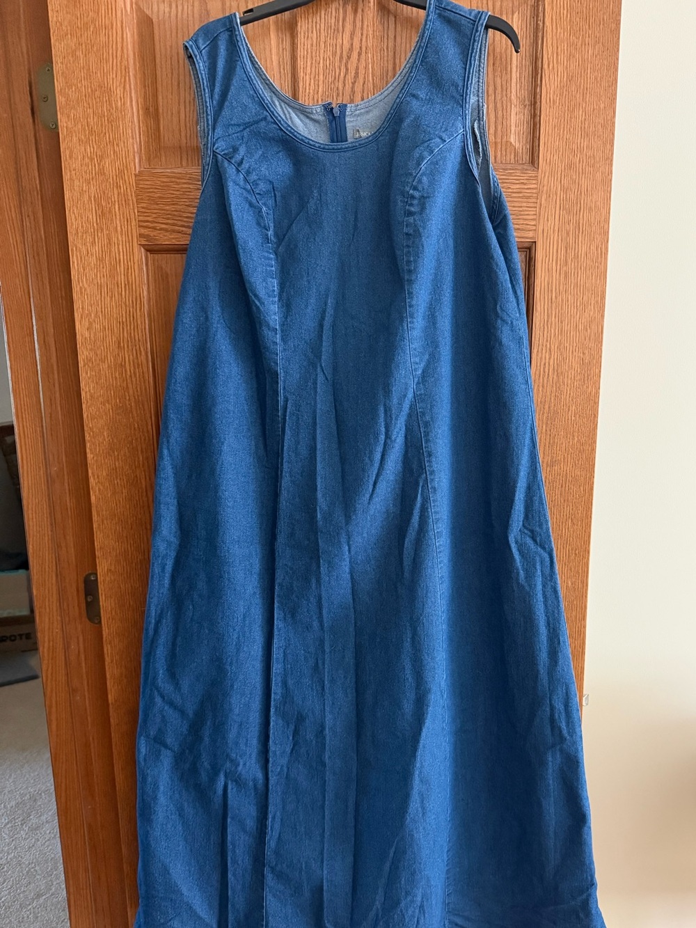 Like new.  Jessica London Women’s Sleeveless Denim Dress in Blue.  Size 18W.